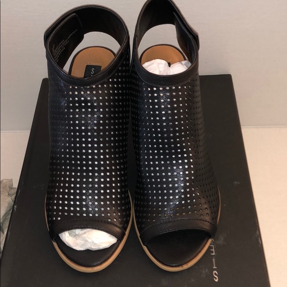 NWT Steven by Steve Madden Suzy Wedges, Size 8. - Picture 3 of 8